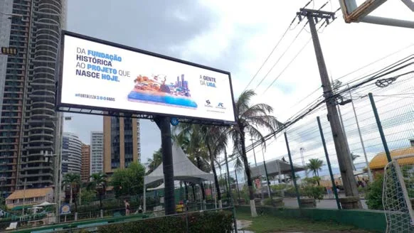 Painel de rua da campanha no aniversário de Fortaleza